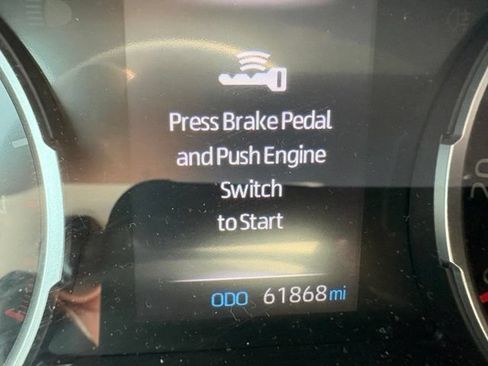 Used 2019 Toyota RAV4 XLE w/ Convenience Package FWD image 9