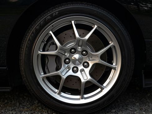 Used 2006 Ford GT RWD image 32