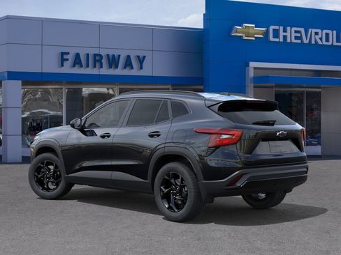 New 2026 Chevrolet Trax LT w/ Midnight Edition FWD image 3