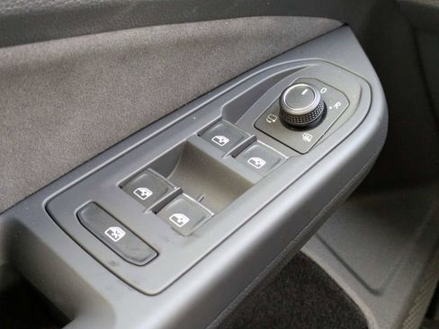 Certified 2026 Volkswagen GTI SE FWD image 31