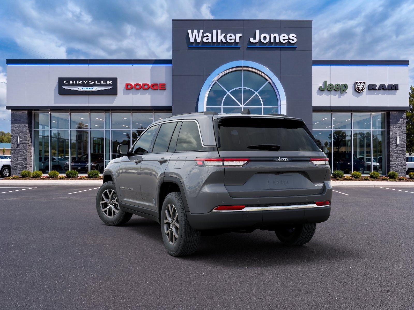 New 2027 Jeep Grand Cherokee Laredo X RWD image 3