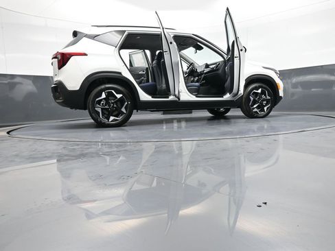 New 2025 Kia Seltos S image 47