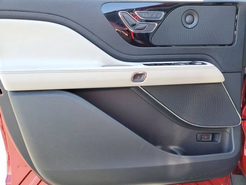New 2025 Lincoln Aviator AWD w/ Jet Appearance Package image 25