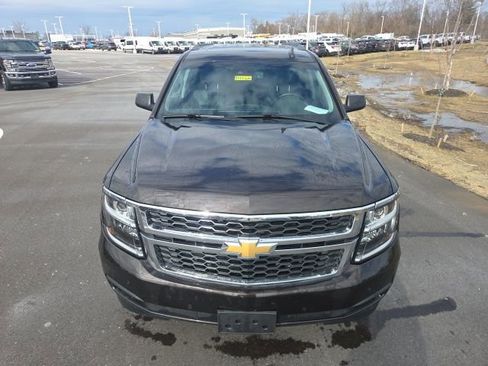 Used 2018 Chevrolet Suburban LT image 3
