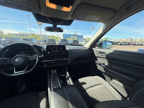 Used 2025 Nissan Pathfinder SV image 36