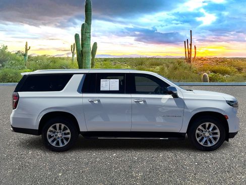 Used 2023 Chevrolet Suburban Premier image 6