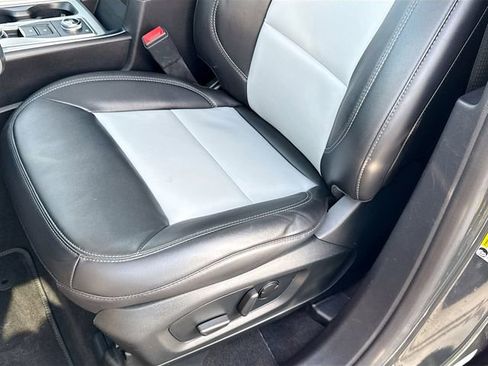 Certified 2022 Ford Explorer XLT w/ Equipment Group 202A image 21