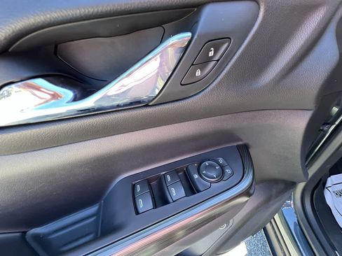 Used 2020 GMC Acadia SLT w/ LPO, Floor Liner Package image 23