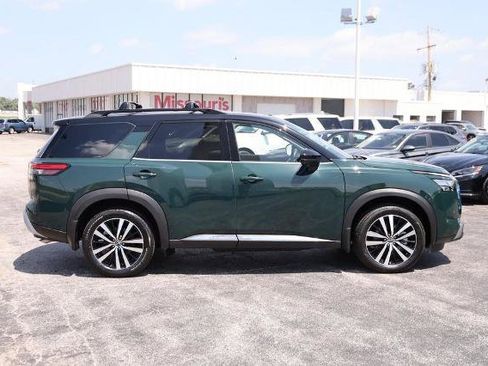 Used 2025 Nissan Pathfinder Platinum AWD/4WD image 5