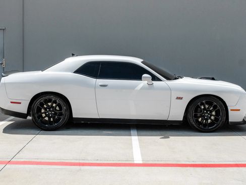 Used 2018 Dodge Challenger R/T Scat Pack RWD image 9
