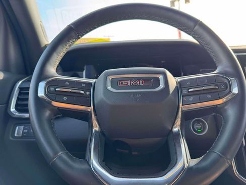 Used 2025 GMC Acadia Elevation image 17