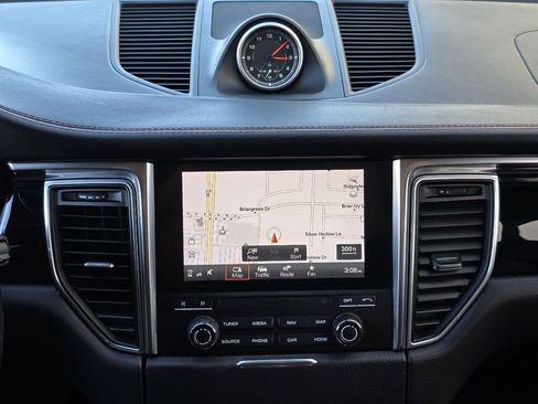 Used 2018 Porsche Macan image 14