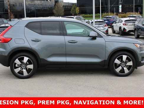 Used 2019 Volvo XC40 T5 Momentum image 5