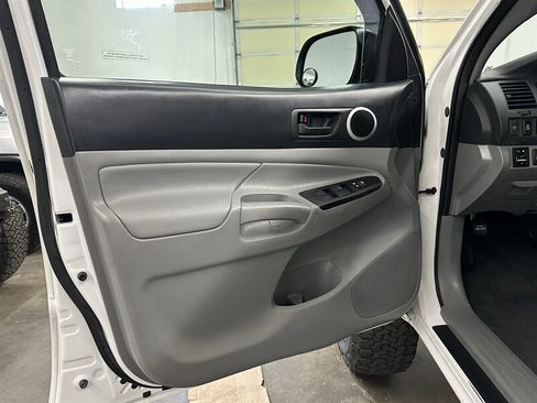 Used 2015 Toyota Tacoma 4x4 Double Cab w/ TRD Off-Road Package image 38