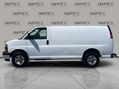 Used 2023 GMC Savana 2500 w/ Driver Convenience Package image 2