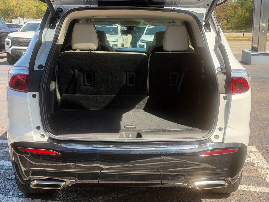 Used 2022 Buick Enclave Essence w/ Sport Touring Edition FWD image 8