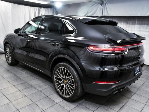 Used 2022 Porsche Cayenne Platinum Edition image 4