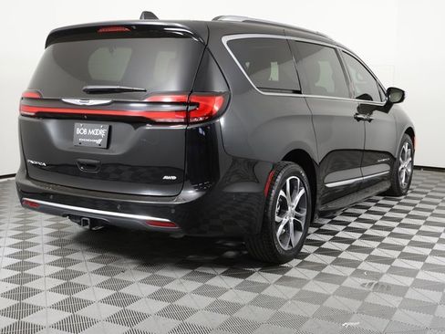 Used 2022 Chrysler Pacifica Pinnacle image 5