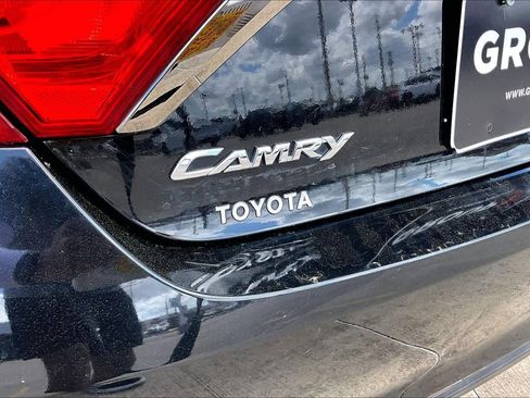 Used 2017 Toyota Camry SE image 28