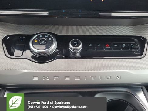 Used 2025 Ford Expedition Active image 36