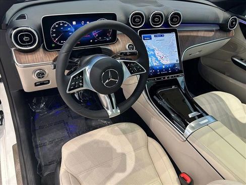 Used 2025 Mercedes-Benz C 300 4MATIC Sedan image 3
