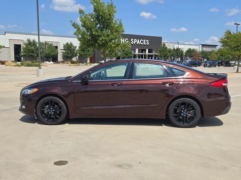 Used 2019 Ford Fusion SE w/ Equipment Group 151A FWD image 3