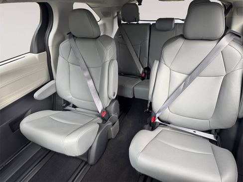 Used 2024 Toyota Sienna XLE image 13