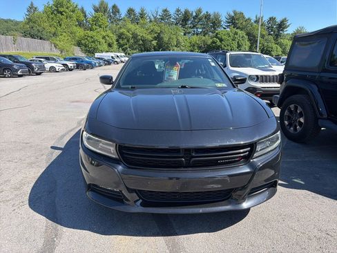 Used 2019 Dodge Charger SXT w/ Blacktop Package AWD/4WD image 2