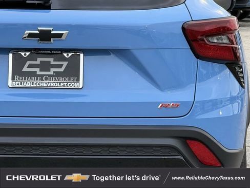 Used 2024 Chevrolet Trax RS w/ Sunroof Package FWD image 8