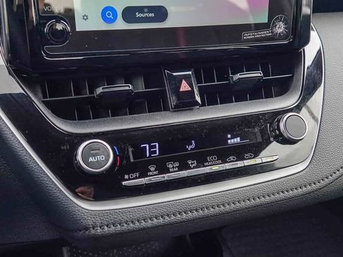 Used 2025 Toyota Corolla SE image 21