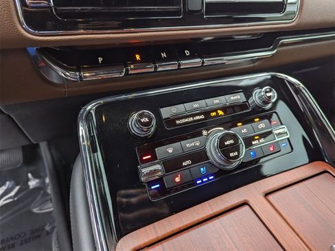 Used 2024 Lincoln Navigator Reserve image 31