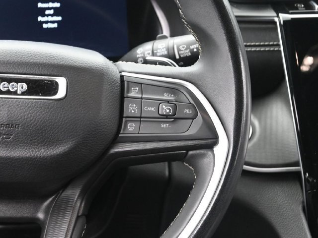 Used 2024 Jeep Grand Cherokee Laredo AWD/4WD image 29