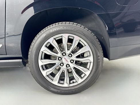 Used 2021 GMC Yukon XL Denali w/ Denali Premium Package AWD/4WD image 35