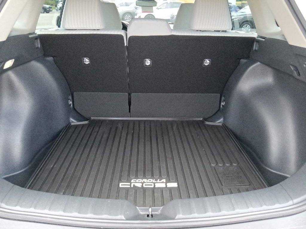 Used 2025 Toyota Corolla Cross L FWD image 28