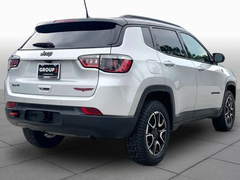 Used 2025 Jeep Compass Trailhawk w/ Trailer Tow Group AWD/4WD image 12