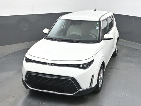 Used 2024 Kia Soul LX w/ Option Group 015 FWD image 28