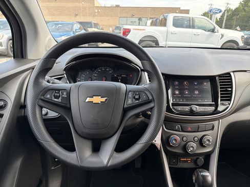 Used 2022 Chevrolet Trax LS w/ Tint and Cruise Package AWD/4WD image 12