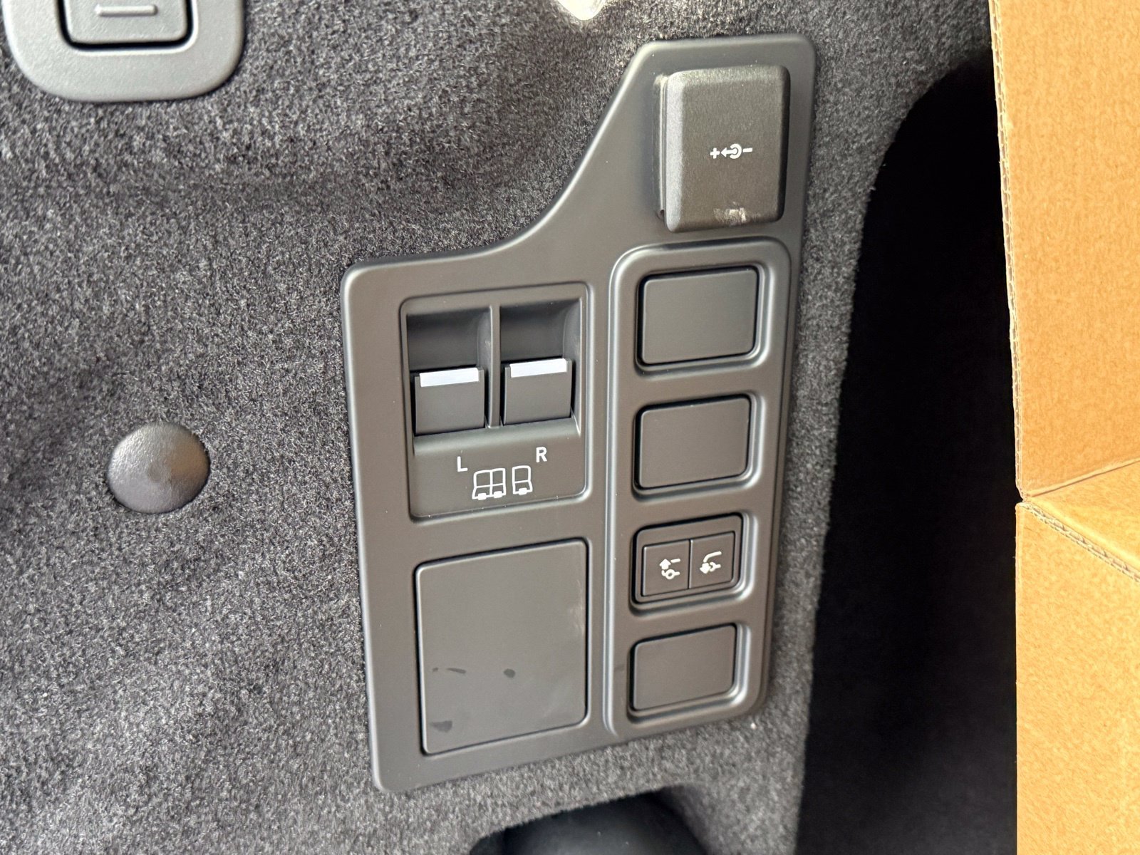 New 2026 Land Rover Discovery S AWD/4WD image 48
