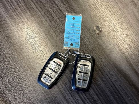 Used 2018 Chrysler Pacifica Limited w/ Tire & Wheel Group image 35