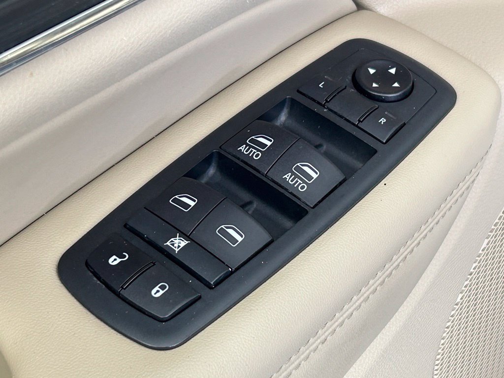 Used 2021 Jeep Grand Cherokee Limited AWD/4WD image 36