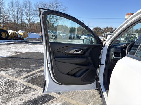 Used 2022 GMC Terrain SLT w/ Tech Package image 11