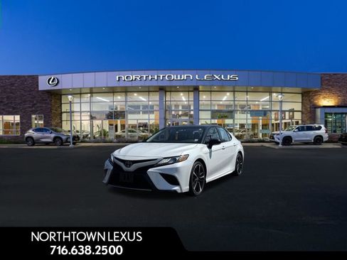 Used 2018 Toyota Camry XSE image 1