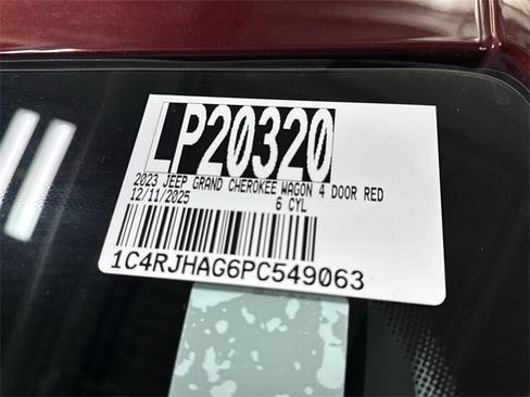 Used 2023 Jeep Grand Cherokee Laredo w/ Luxury Tech Group I image 31