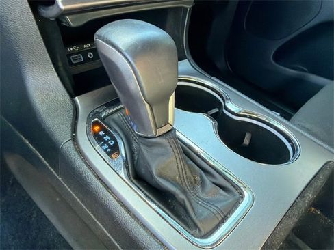 Used 2019 Jeep Grand Cherokee Laredo image 32