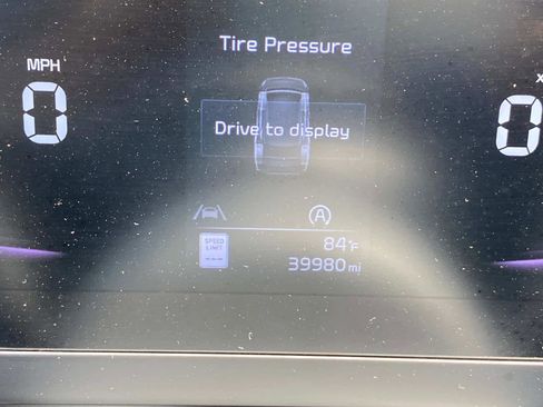 Used 2023 Kia Sportage LX image 30