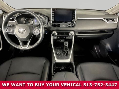 Used 2022 Toyota RAV4 XLE Premium AWD/4WD image 7