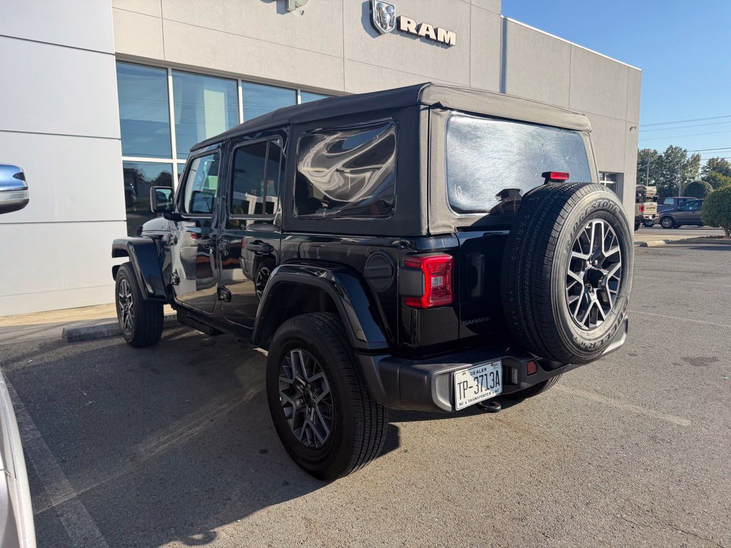 Used 2026 Jeep Wrangler Unlimited Sahara AWD/4WD image 6