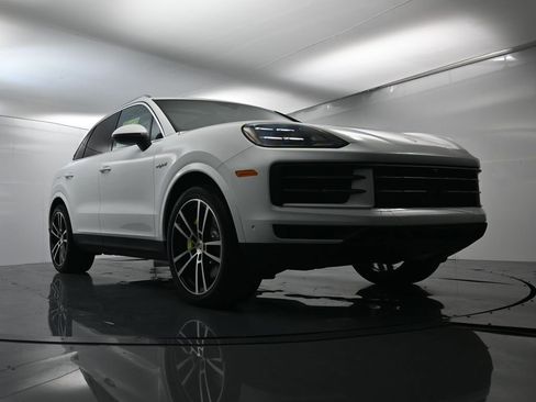 Certified 2026 Porsche Cayenne E-Hybrid image 59
