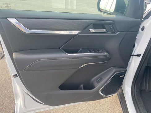 Used 2025 GMC Acadia Elevation image 19