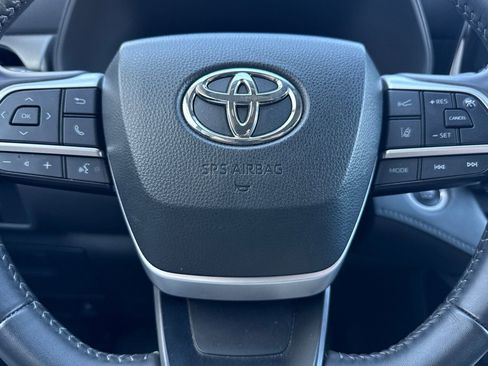Used 2024 Toyota Highlander LE AWD/4WD image 25